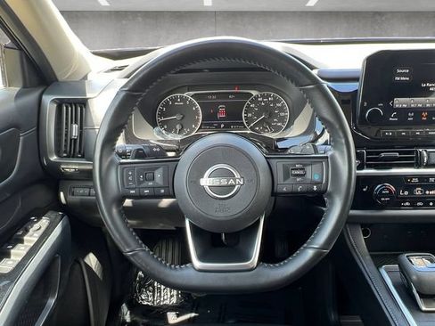 Used 2025 Nissan Pathfinder SL AWD/4WD image 21