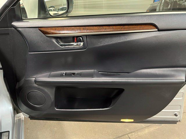 Used 2015 Lexus ES 350 w/ Premium Package FWD image 11
