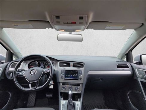 Used 2017 Volkswagen Golf SportWagen FWD image 17