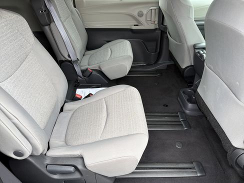 Certified 2024 Toyota Sienna LE image 26