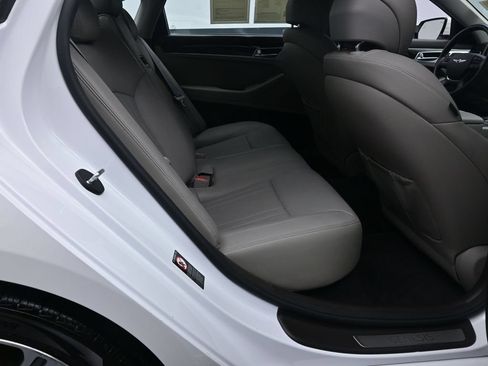 Used 2020 Genesis G80 3.8 RWD image 23