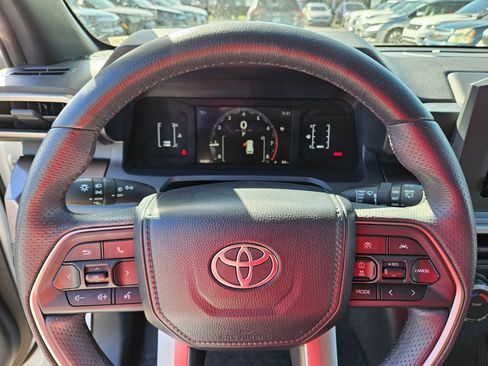 Used 2025 Toyota 4Runner SR5 AWD/4WD image 22