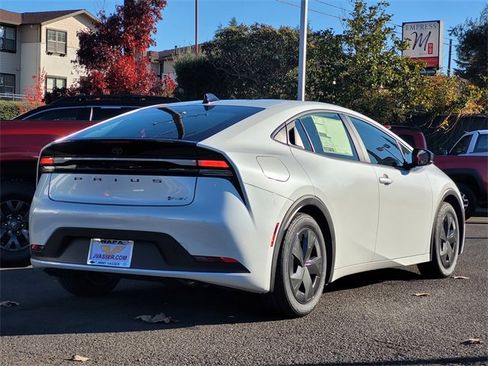 New 2026 Toyota Prius Plug-In Hybrid image 5