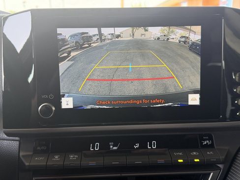 Used 2025 Toyota Camry SE AWD/4WD image 19