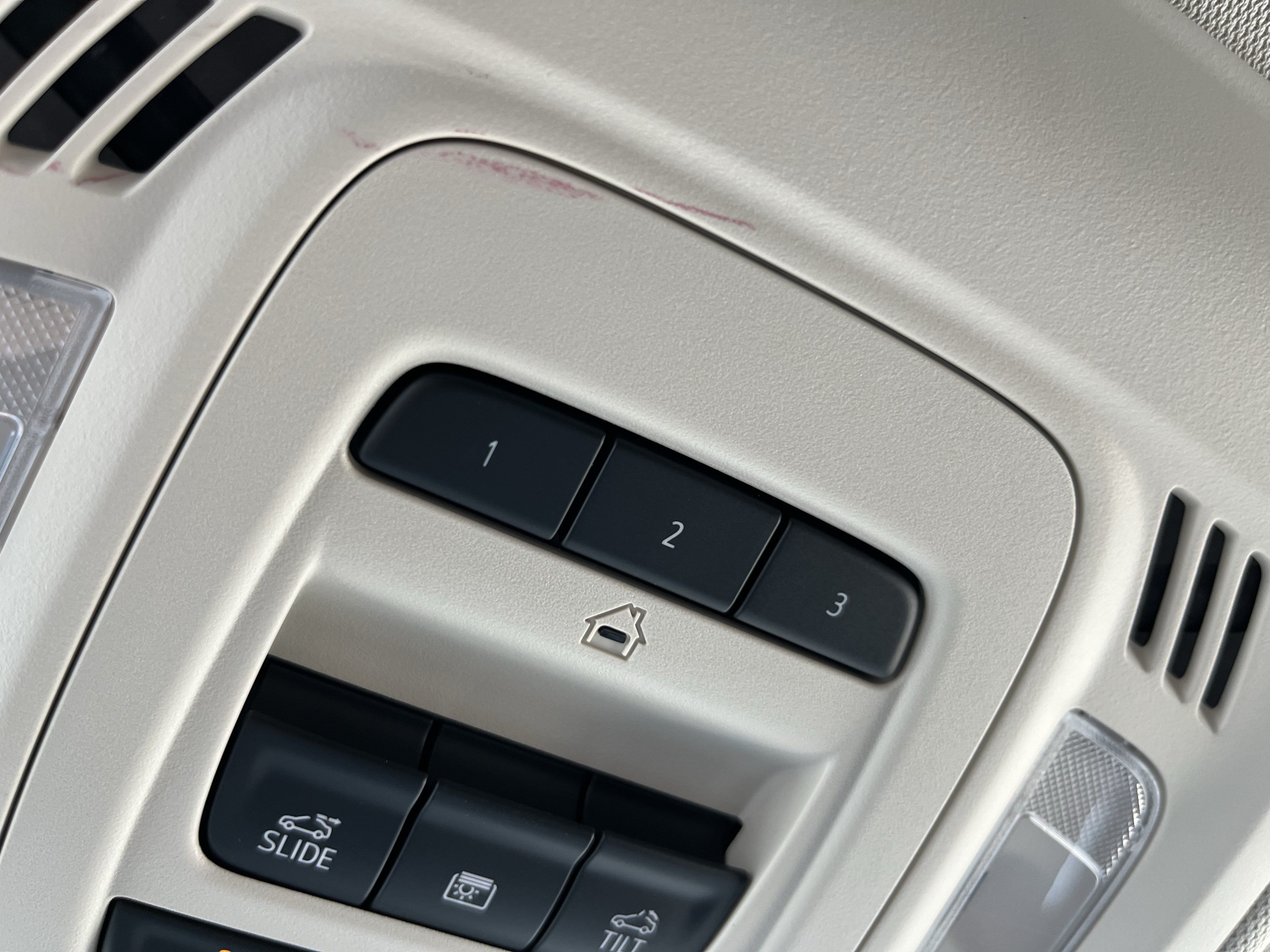 Used 2023 Buick Envision Avenir AWD/4WD image 40