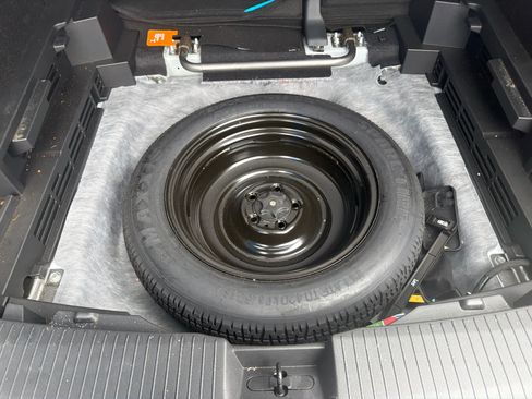 Used 2025 Nissan Rogue SV FWD image 29