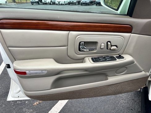 Used 1998 Cadillac De Ville D'Elegance w/ Safety/Security Pkg image 11