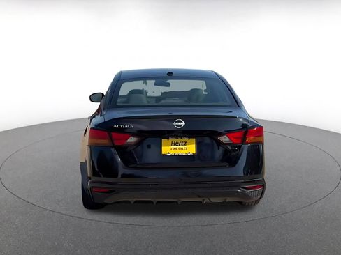 Used 2025 Nissan Altima 2.5 SV FWD image 12