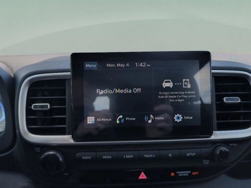 Used 2024 Hyundai Venue SEL FWD image 21