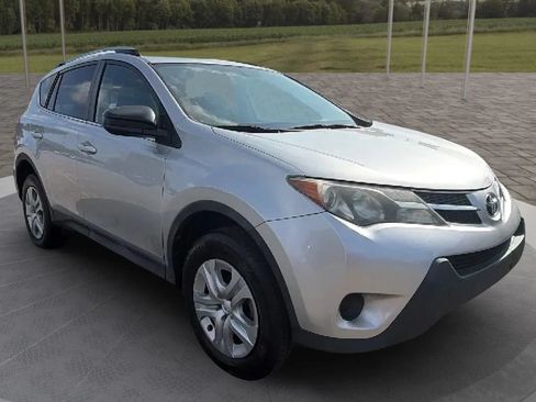 Used 2015 Toyota RAV4 LE FWD image 9