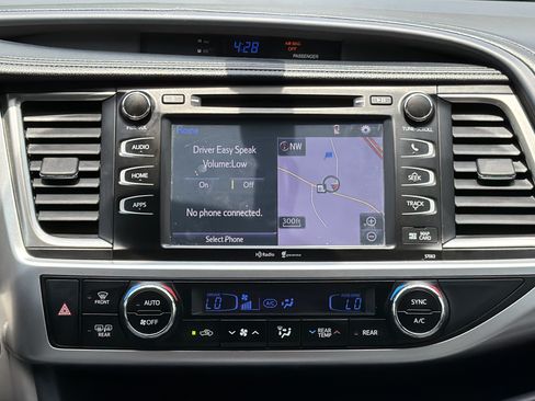 Used 2015 Toyota Highlander XLE FWD image 4