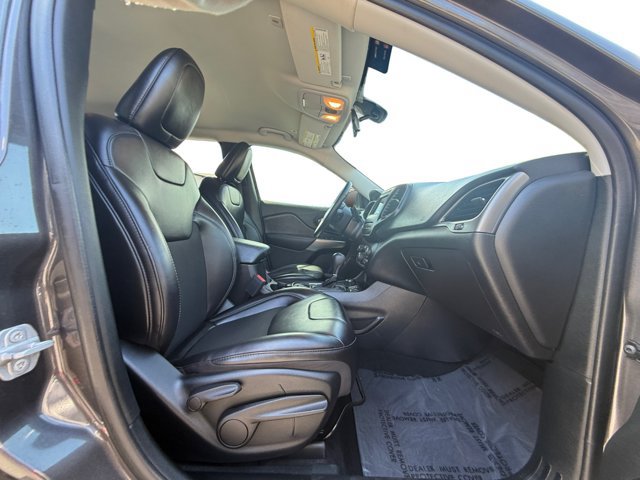 Used 2019 Jeep Cherokee Latitude Plus AWD/4WD image 12
