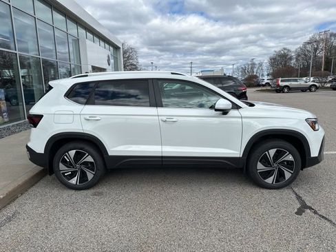 New 2026 Volkswagen Taos SE AWD/4WD image 8