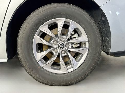 Certified 2025 Toyota Sienna LE FWD image 31