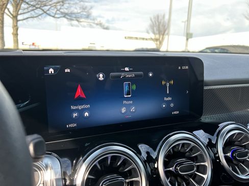 New 2025 Mercedes-Benz GLB 250 4MATIC image 28