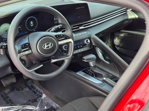 Used 2024 Hyundai Elantra SEL FWD image 30