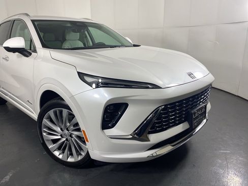 Used 2024 Buick Envision Avenir image 2