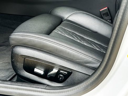 Certified 2022 BMW 530i w/ Premium Package image 13