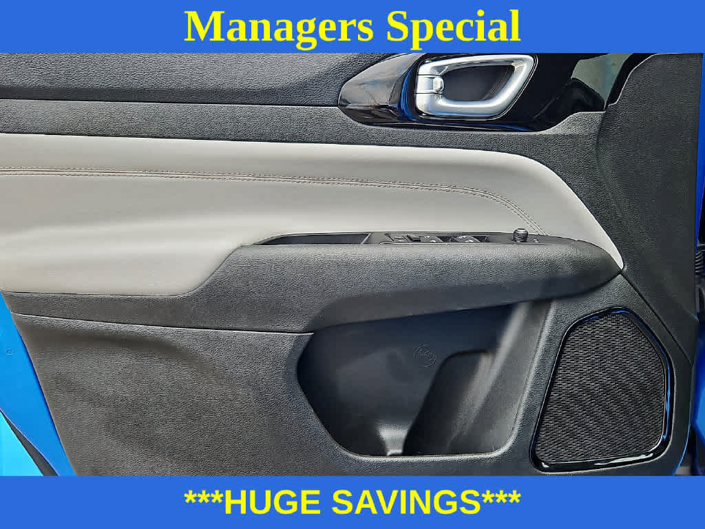 Used 2025 Jeep Compass Limited AWD/4WD image 12