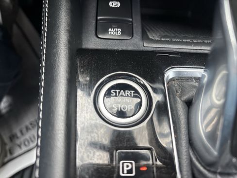 Used 2023 Nissan Kicks SR w/ Exterior Package FWD image 31
