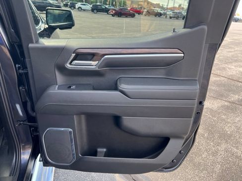 Used 2023 GMC Sierra 1500 SLT w/ SLT Convenience Package AWD/4WD image 37