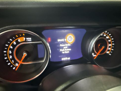 Used 2023 Jeep Wrangler Unlimited Sahara AWD/4WD image 10