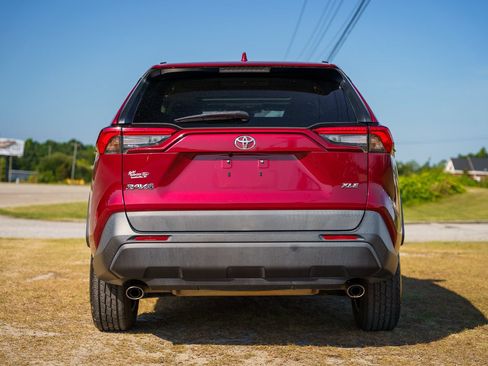 Used 2019 Toyota RAV4 XLE w/ Convenience Package FWD image 6