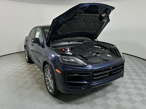 New 2025 Porsche Cayenne Coupe image 34