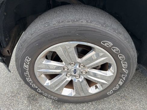 Used 2020 Ford F150 Lariat w/ Equipment Group 502A Luxury image 11