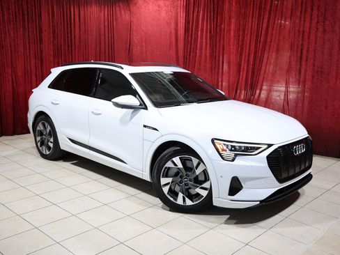 Used 2021 Audi e-tron Premium w/ Convenience Plus Package image 2