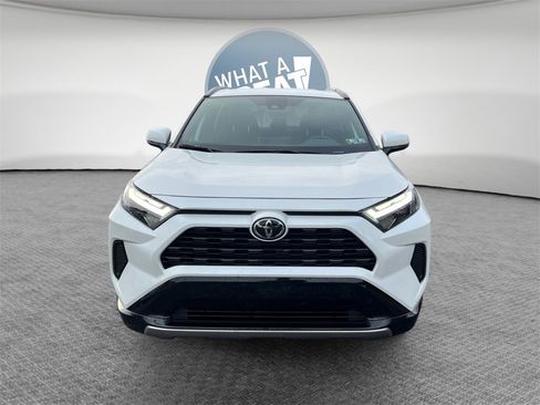 Used 2025 Toyota RAV4 SE image 9