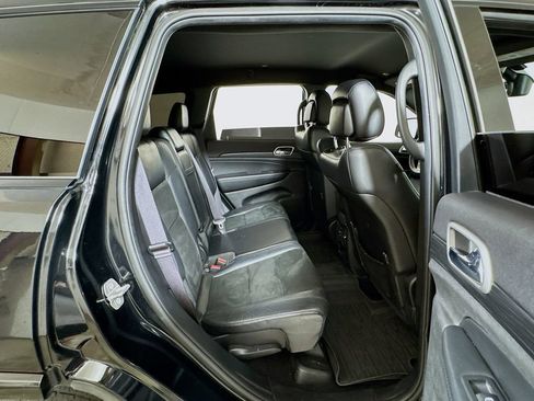 Used 2019 Jeep Grand Cherokee Altitude RWD image 26