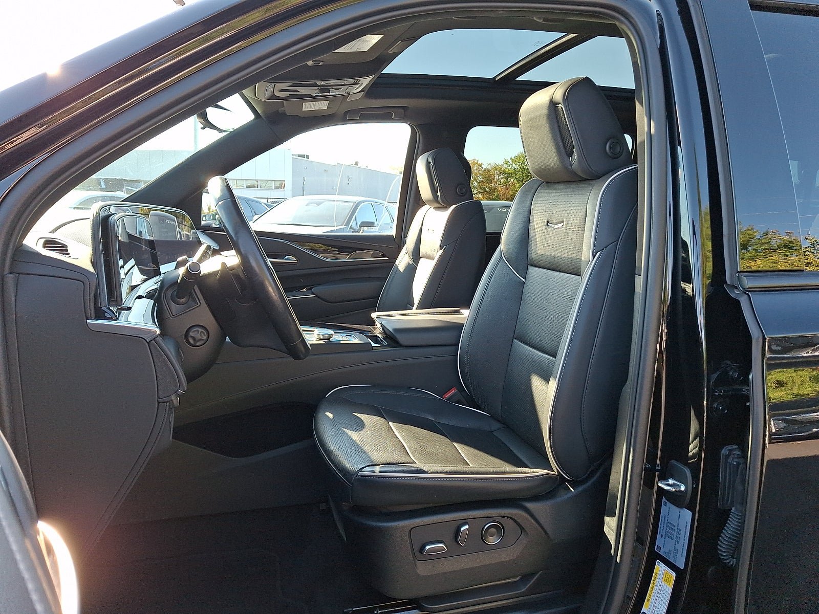 Used 2024 Cadillac Escalade ESV Sport w/ LPO, ONYX Package AWD/4WD image 14