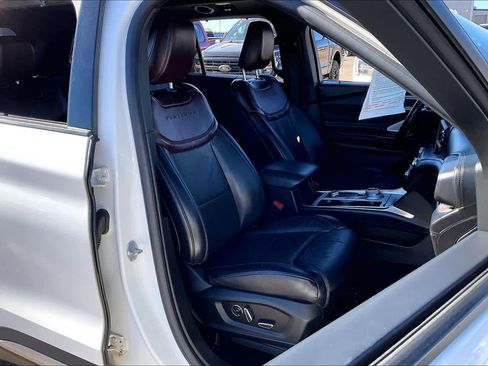 Used 2020 Ford Explorer Platinum w/ Premium Technology Package image 15