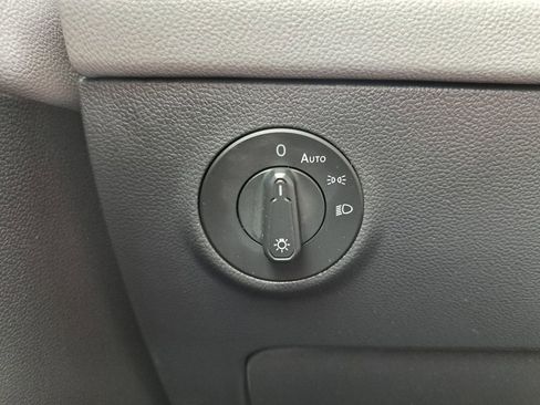 Used 2022 Volkswagen Taos SE image 15