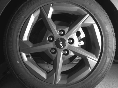 Used 2025 Kia K4 LXS image 14