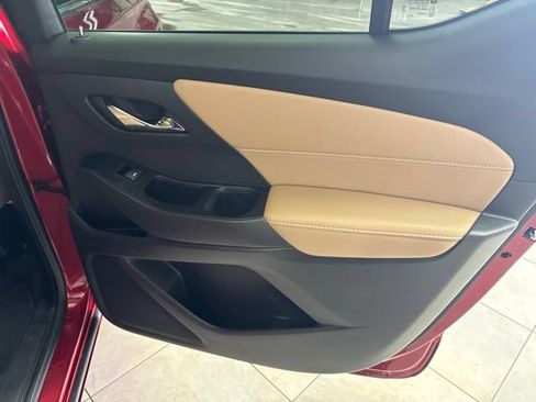 Used 2023 Chevrolet Traverse Premier FWD image 14