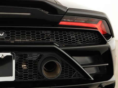 Used 2022 Lamborghini Huracan EVO image 31