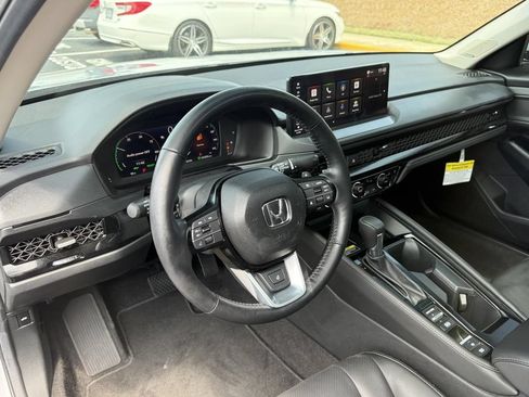 Used 2025 Honda Accord Touring image 10