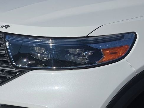 Used 2022 Ford Explorer XLT w/ Equipment Group 202A image 8