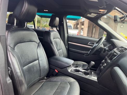 Used 2018 Ford Explorer XLT w/ Equipment Group 202A FWD image 39