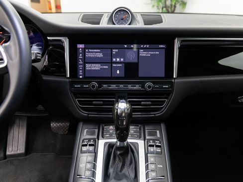 Used 2020 Porsche Macan AWD/4WD image 18