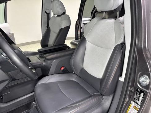 Used 2021 Toyota Sienna XSE FWD image 18