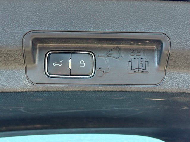 Used 2023 Ford Explorer ST-Line w/ Class IV Trailer Tow Package AWD/4WD image 10
