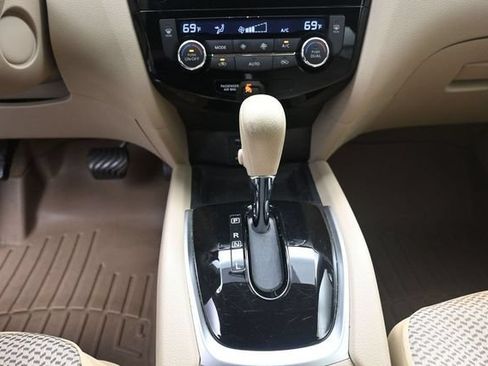 Used 2015 Nissan Rogue SV w/ SV Premium Package FWD image 34