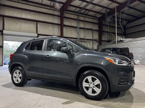 Used 2018 Chevrolet Trax LT w/ LT Convenience Package image 3