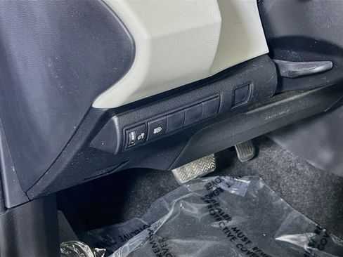 Used 2021 Toyota Corolla LE w/ Carpet Mat Package (TMS) FWD image 10