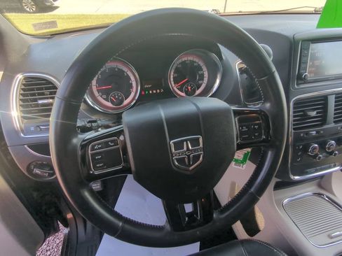 Used 2019 Dodge Grand Caravan SXT FWD image 15