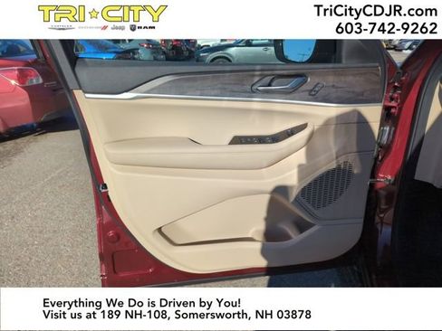 New 2025 Jeep Grand Cherokee Limited image 10