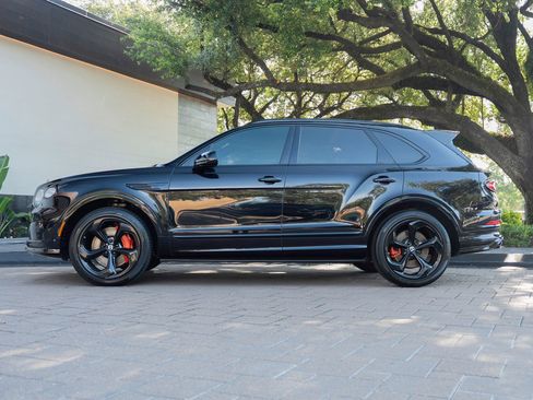 Certified 2023 Bentley Bentayga AWD/4WD image 17